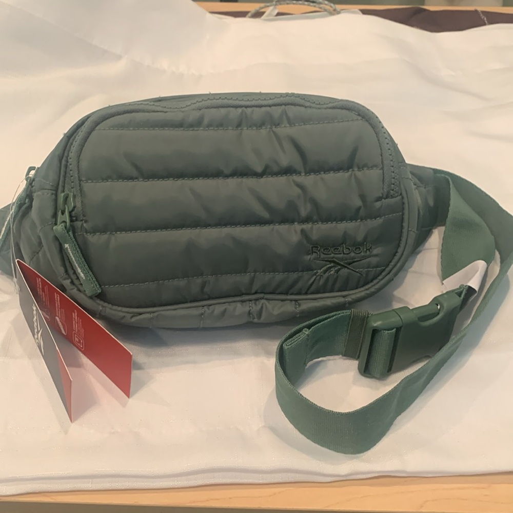 Reebok Fanny pack/ body bag/purse. Super cute! Brand new!!